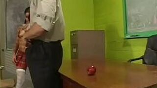 Обнаженная брюнетка шлюха Стейси наслаждается питоном в ее попке - порно видео