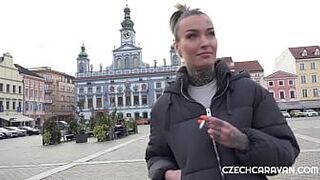 Секс в караване лучше вечеринки - порно видео