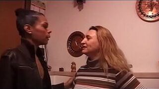 Подруга моей мамы - шлюха - порно видео