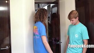 Сводная семья втроем в лодке - порно видео