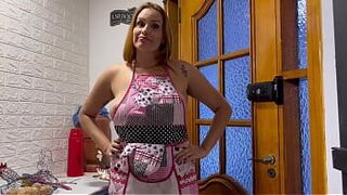 Обеда не было, она взяла молоко из моего члена и все его проглотила - порно видео