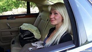 Горячая юная блондинка делает минет для поездки домой - порно видео