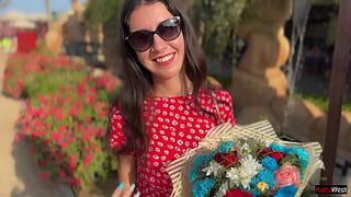 Я подарил цветы незнакомке и надеюсь, что она позволит мне ее трахнуть - порно видео
