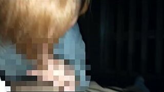 Японская пара делает минет на улице в любительском видео, дрочит на смартфоне, снимает видео - порно видео